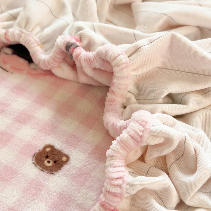 91家纺网 家纺一手货源 找家纺 丽美人家纺 2025年牛奶绒小版印花床笠单床笠床笠单件 格子小狗