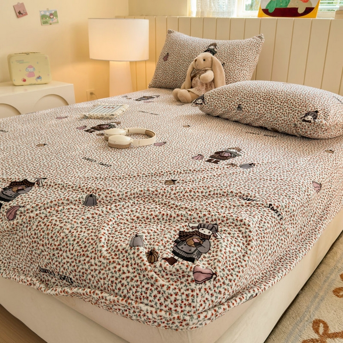 91家纺网 家纺一手货源 找家纺 丽美人家纺 2025年牛奶绒小版印花床笠单床笠床笠单件 春日女孩