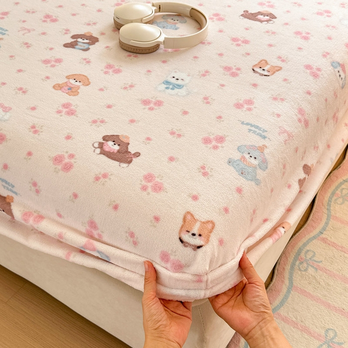 91家纺网 家纺一手货源 找家纺 丽美人家纺 2025年牛奶绒小版印花床笠单床笠床笠单件 油画小萌物