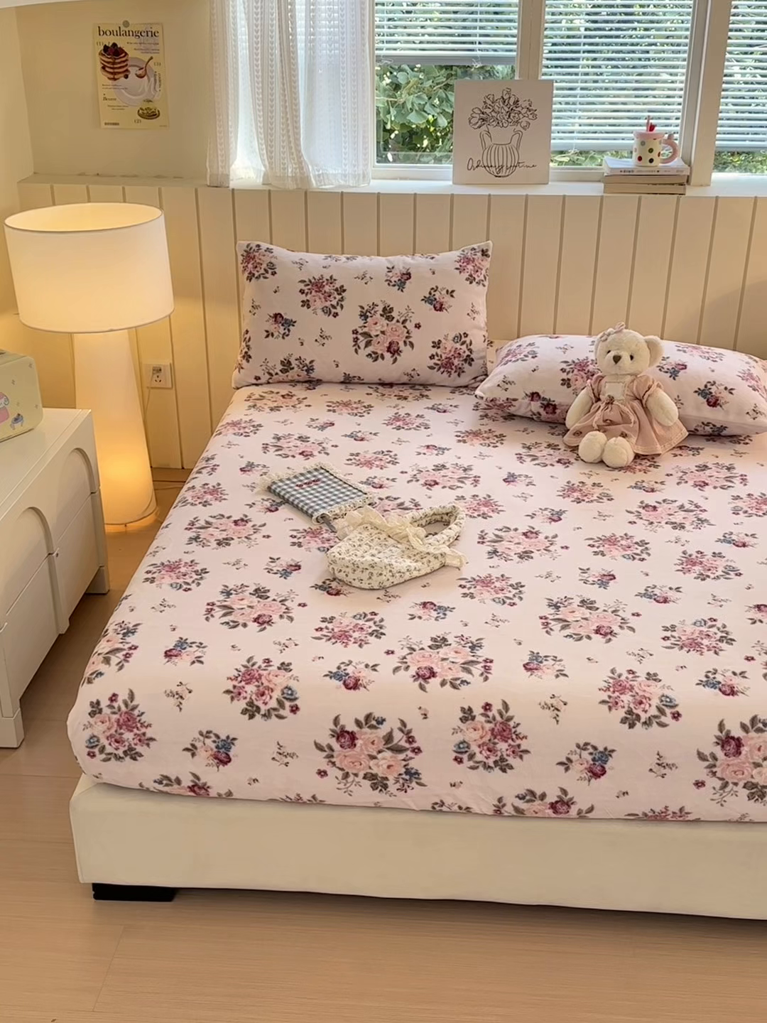 91家纺网 家纺一手货源 找家纺 丽美人家纺 2025年牛奶绒小版印花床笠单床笠床笠单件 山茶花语-粉