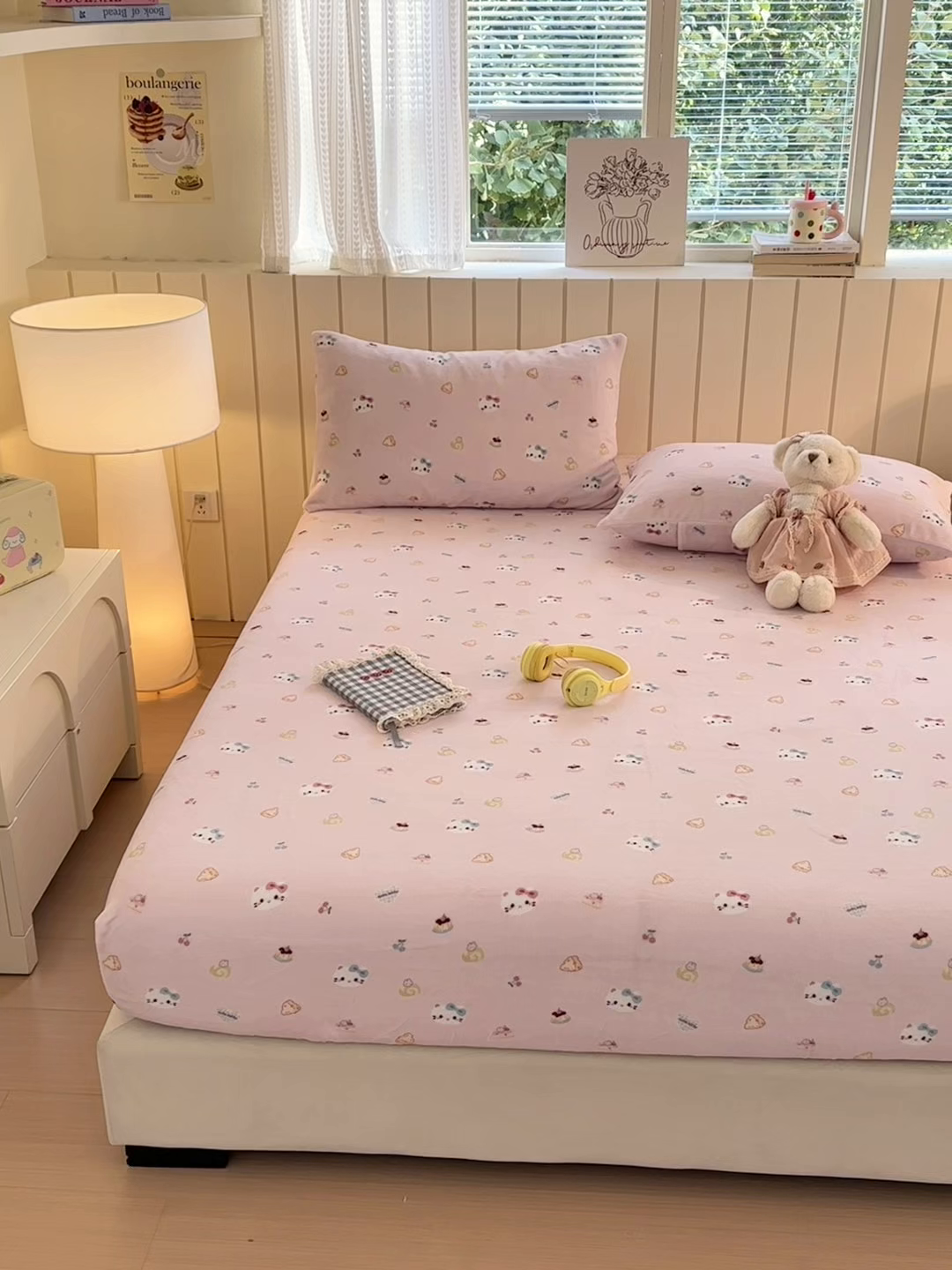 91家纺网 家纺一手货源 找家纺 丽美人家纺 2025年牛奶绒小版印花床笠单床笠床笠单件 可爱小猫