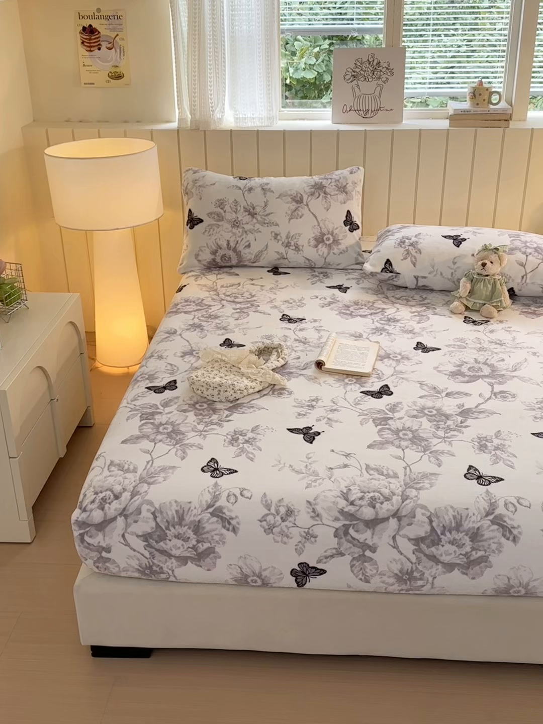 91家纺网 家纺一手货源 找家纺 丽美人家纺 2025年牛奶绒小版印花床笠单床笠床笠单件 水墨花蝴蝶