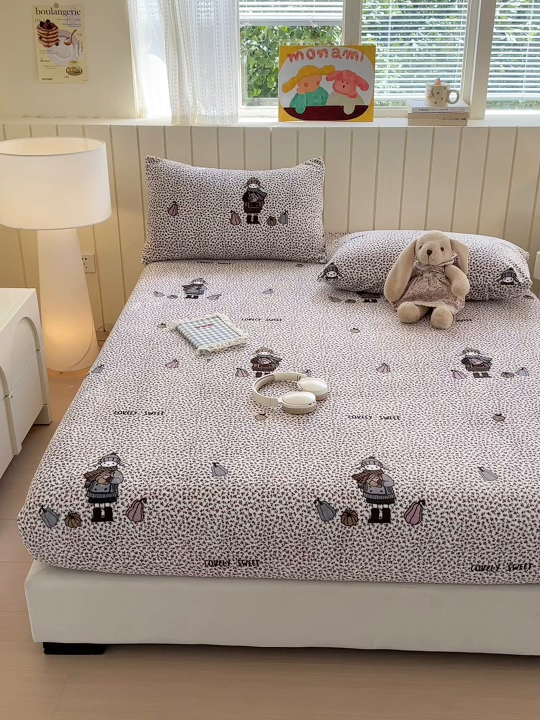 91家纺网 家纺一手货源 找家纺 丽美人家纺 2025年牛奶绒小版印花床笠单床笠床笠单件 春日女孩