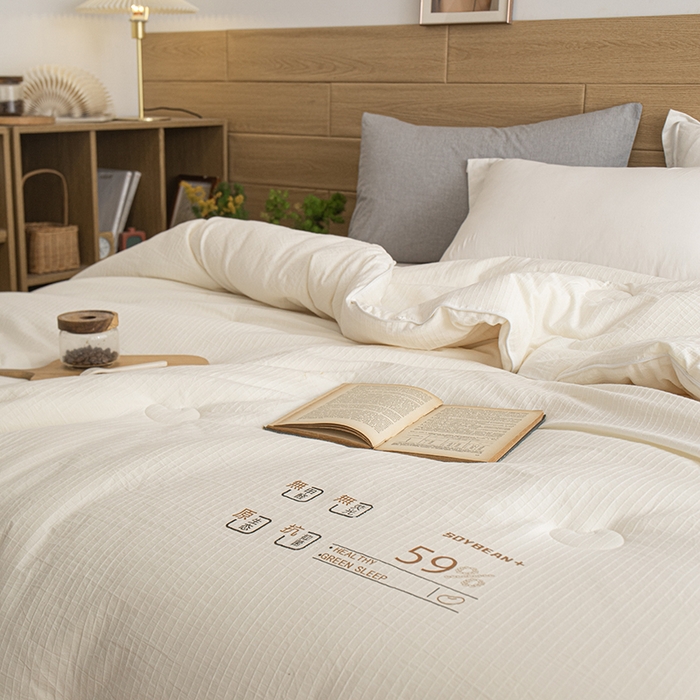 91家纺网 家纺一手货源 找家纺 （总）纪梵茜 2025新款59%豆朴原棉大豆被子被芯场景二