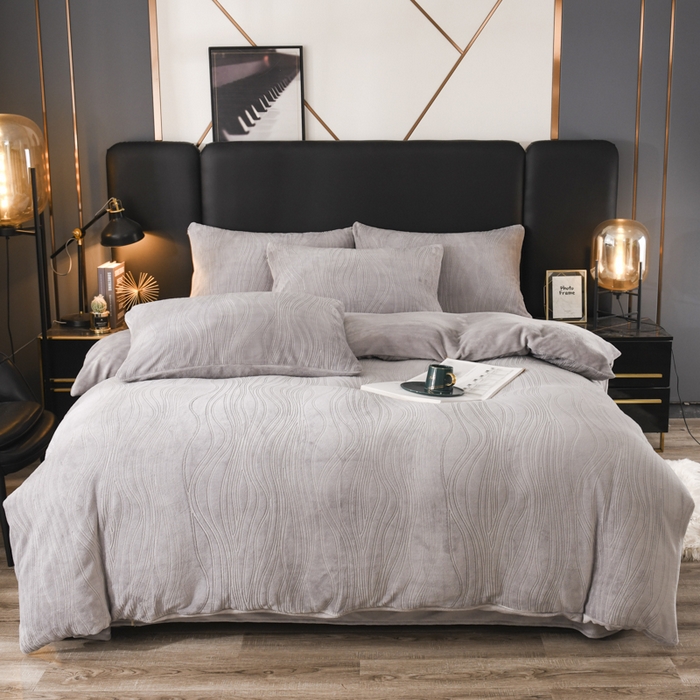 91家纺网 家纺一手货源 找家纺 米瑞娜 2025新款牛奶绒四件套 律动-浅灰