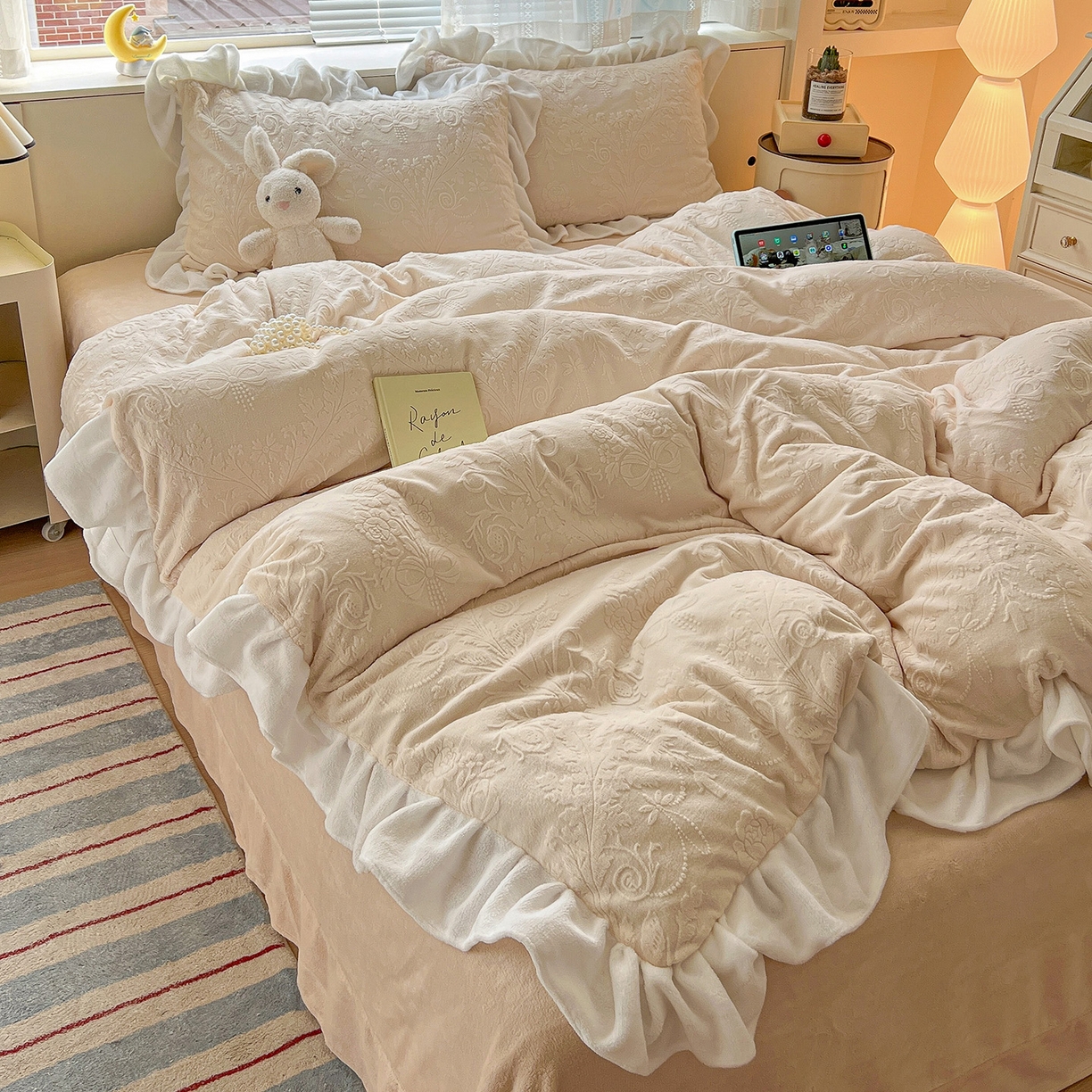 91家纺网 家纺一手货源 找家纺 亿梵家居 2025新款法式花边款A类5D牛奶绒立体雕花四件套（提供买家秀） 花边款  芙洛拉-奶油白