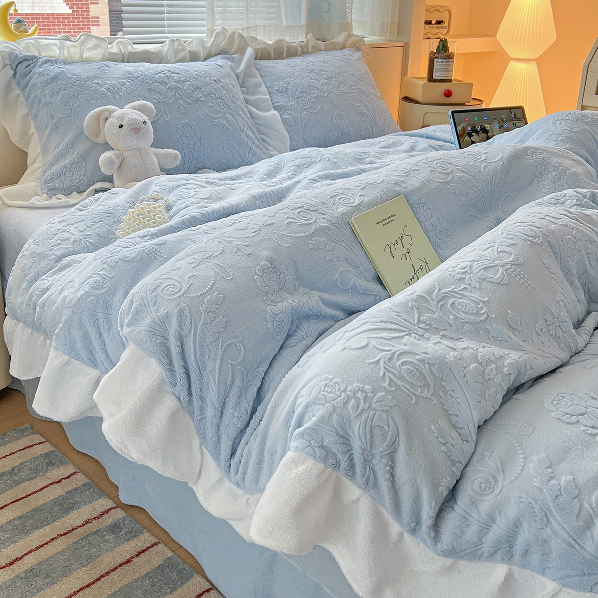 亿梵家居 2025新款法式花边款A类5D牛奶绒立体雕花四件套（提供买家秀） 花边款  芙洛拉-天空蓝