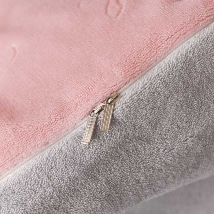 91家纺网 家纺一手货源 找家纺 米瑞娜 2025新款牛奶绒四件套 蝴蝶结-粉灰