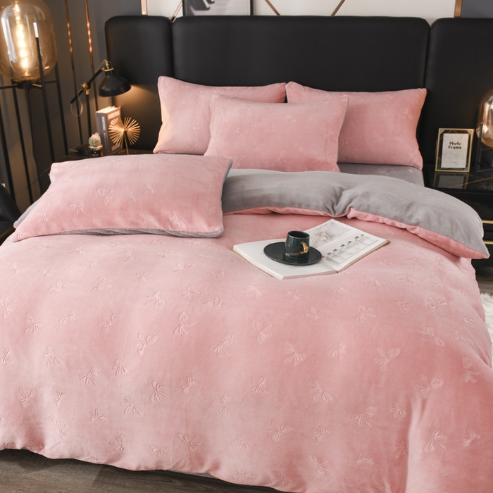 91家纺网 家纺一手货源 找家纺 米瑞娜 2025新款牛奶绒四件套 蝴蝶结-粉灰