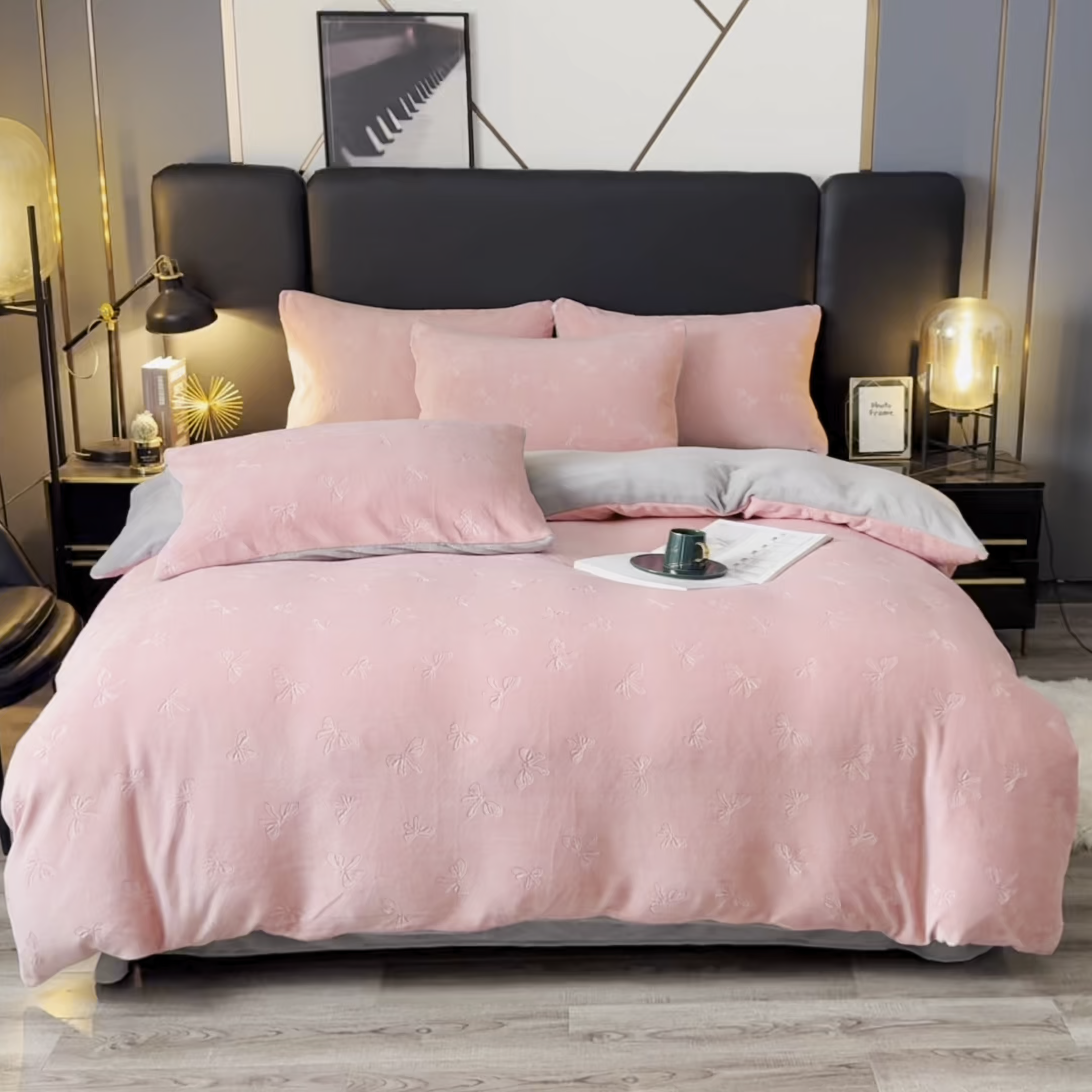 91家纺网 家纺一手货源 找家纺 米瑞娜 2025新款牛奶绒四件套 蝴蝶结-粉灰