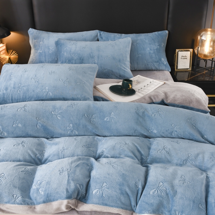 91家纺网 家纺一手货源 找家纺 米瑞娜 2025新款牛奶绒四件套 蝴蝶结-蓝灰