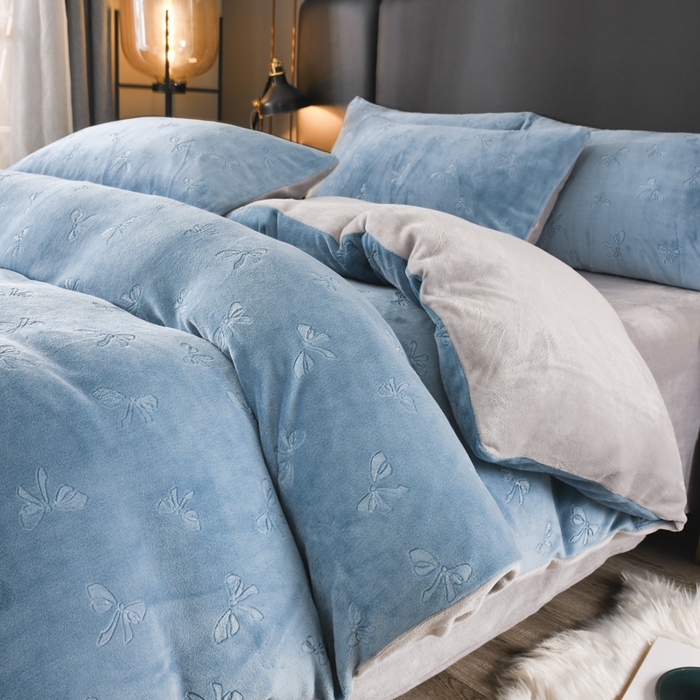 91家纺网 家纺一手货源 找家纺 米瑞娜 2025新款牛奶绒四件套 蝴蝶结-蓝灰