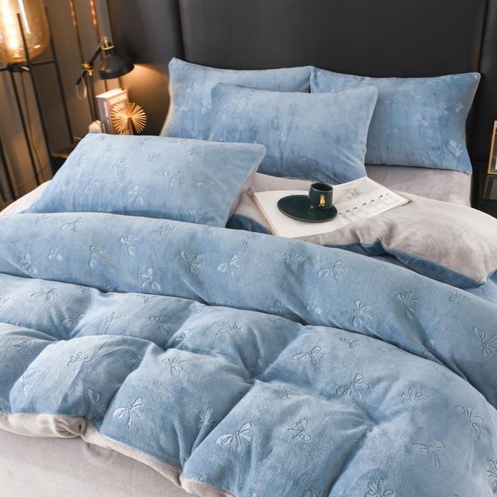 91家纺网 家纺一手货源 找家纺 米瑞娜 2025新款牛奶绒四件套 蝴蝶结-蓝灰