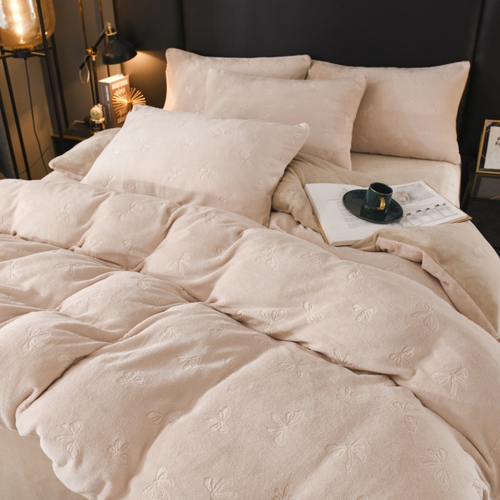 91家纺网 家纺一手货源 找家纺 米瑞娜 2025新款牛奶绒四件套 蝴蝶结-奶杏