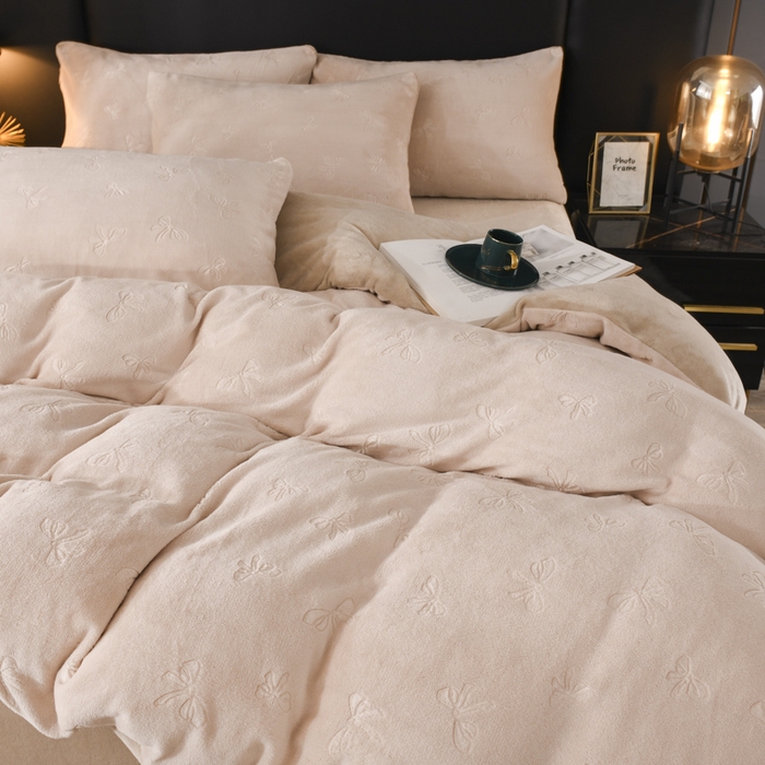 91家纺网 家纺一手货源 找家纺 米瑞娜 2025新款牛奶绒四件套 蝴蝶结-奶杏