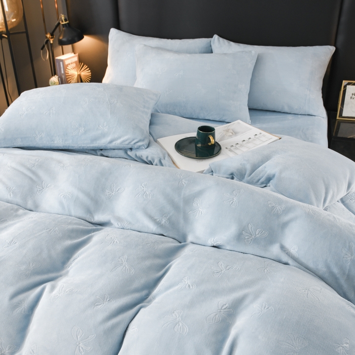 91家纺网 家纺一手货源 找家纺 米瑞娜 2025新款牛奶绒四件套 蝴蝶结-天蓝