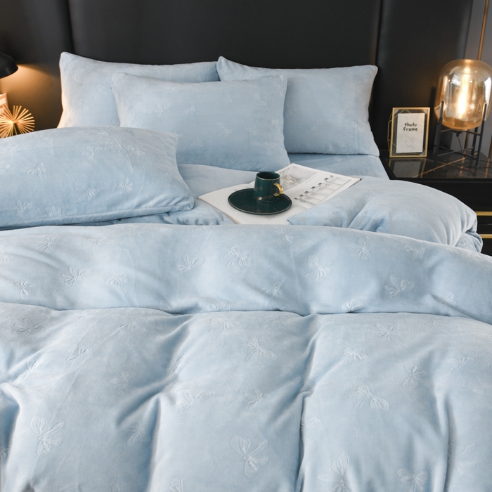 91家纺网 家纺一手货源 找家纺 米瑞娜 2025新款牛奶绒四件套 蝴蝶结-天蓝