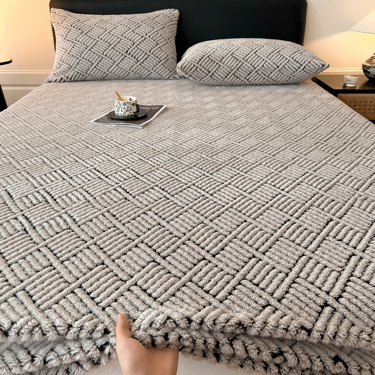 91家纺网 家纺一手货源 找家纺 （总）欧邦 2025新款提花暖阳舒棉绒单床笠-梦境