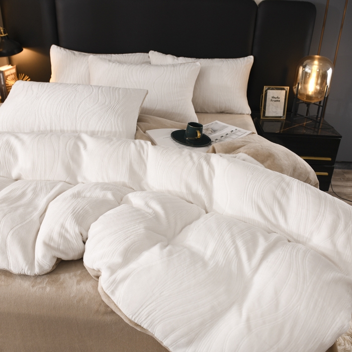 91家纺网 家纺一手货源 找家纺 米瑞娜 2025新款牛奶绒四件套 律动-白卡其