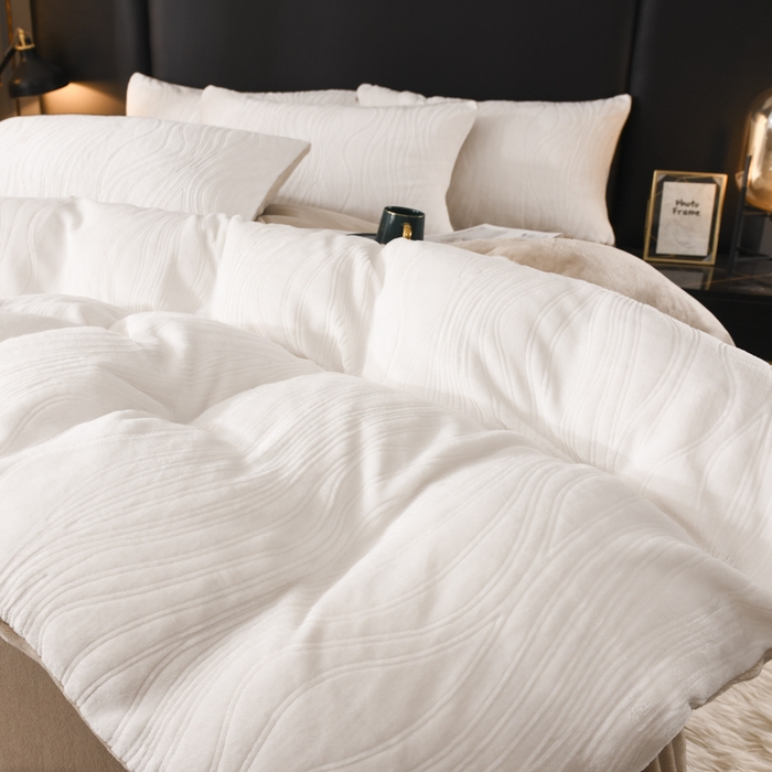 91家纺网 家纺一手货源 找家纺 米瑞娜 2025新款牛奶绒四件套 律动-白卡其