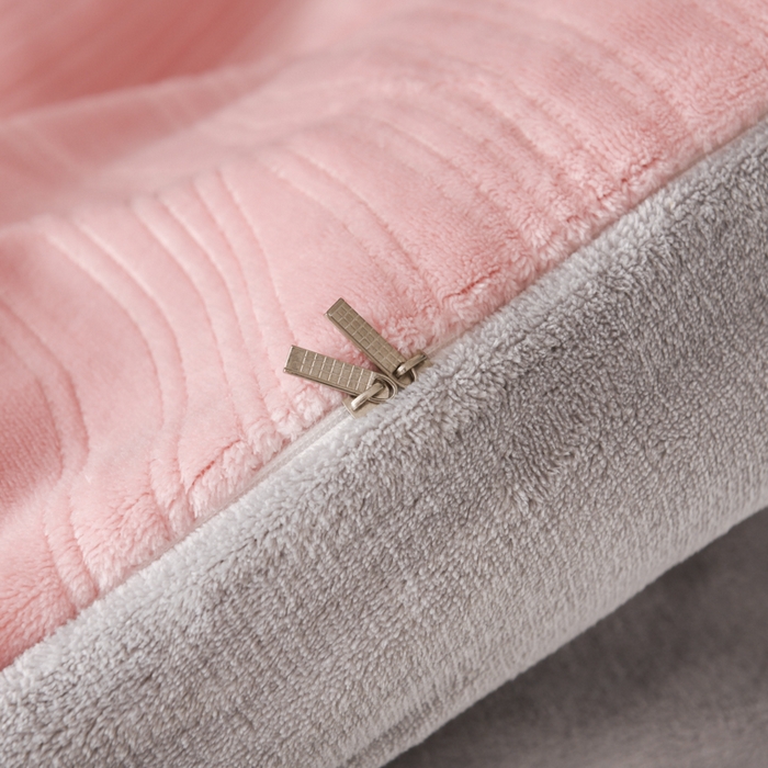 91家纺网 家纺一手货源 找家纺 米瑞娜 2025新款牛奶绒四件套 律动-粉灰