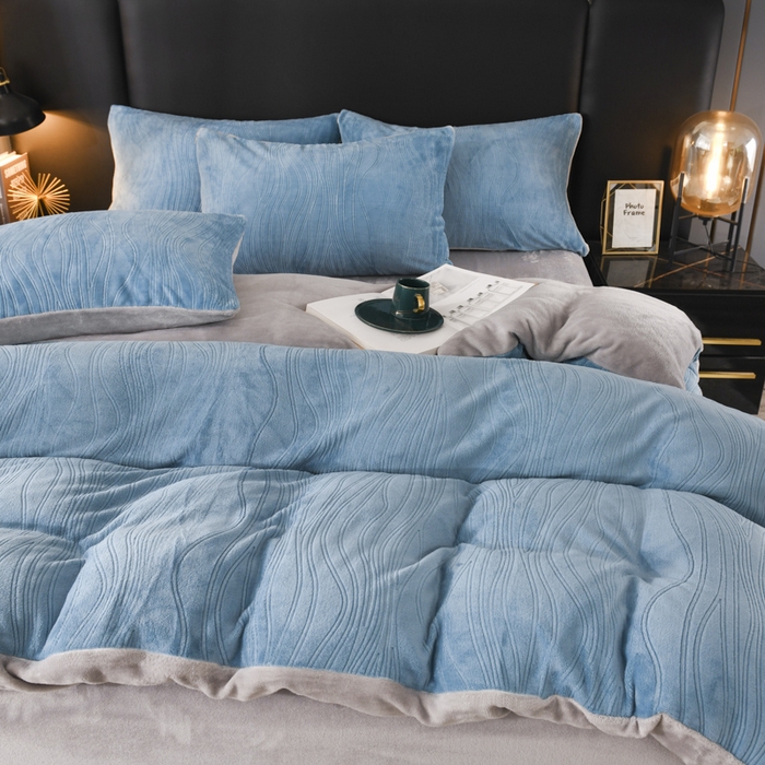 91家纺网 家纺一手货源 找家纺 米瑞娜 2025新款牛奶绒四件套 律动-蓝灰