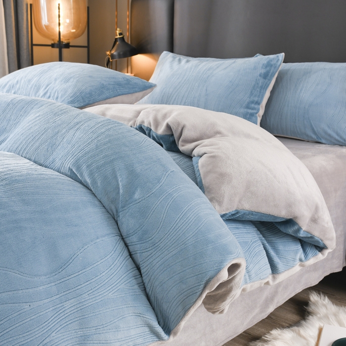 91家纺网 家纺一手货源 找家纺 米瑞娜 2025新款牛奶绒四件套 律动-蓝灰