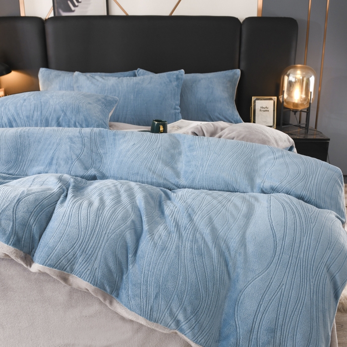 91家纺网 家纺一手货源 找家纺 米瑞娜 2025新款牛奶绒四件套 律动-蓝灰