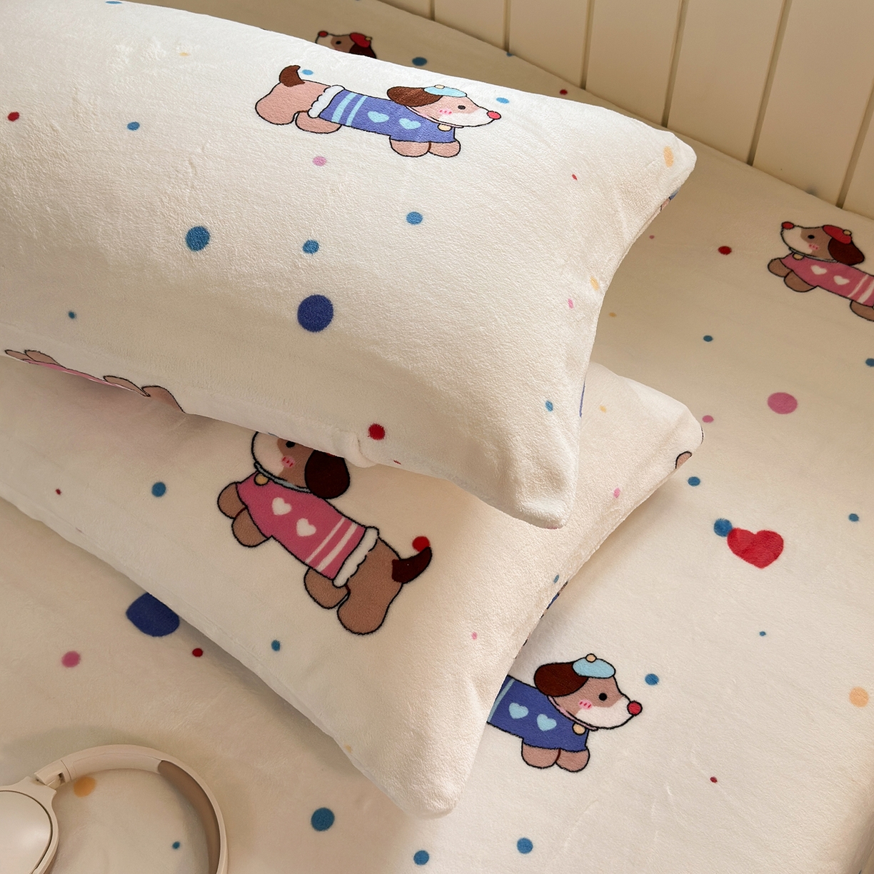 91家纺网 家纺一手货源 找家纺 丽美人家纺 2025新款牛奶绒小版枕套 甜品腊肠狗