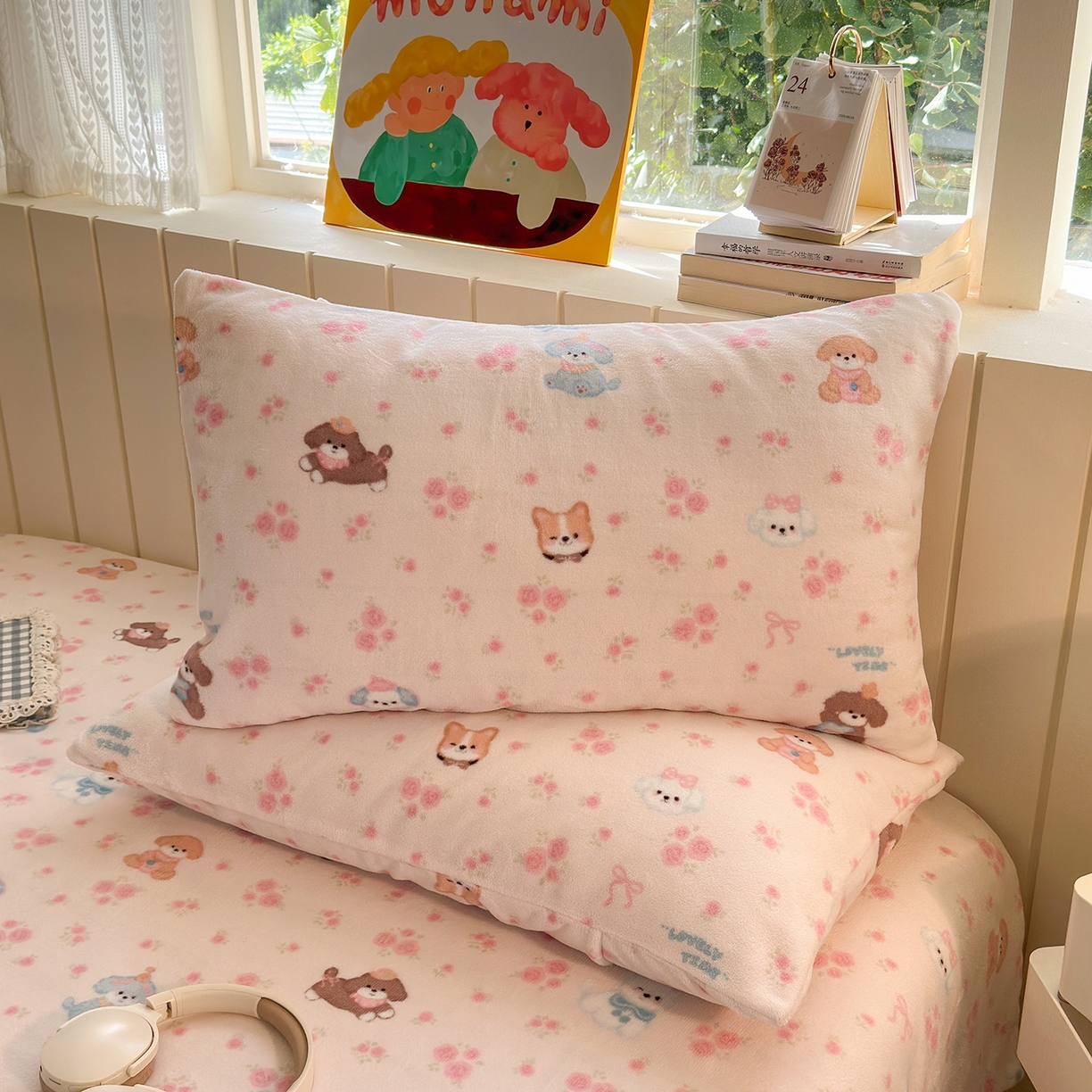 91家纺网 家纺一手货源 找家纺 丽美人家纺 2025新款牛奶绒小版枕套 油画小萌物