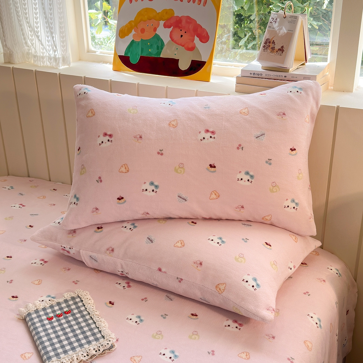 91家纺网 家纺一手货源 找家纺 丽美人家纺 2025新款牛奶绒小版枕套 可爱小猫