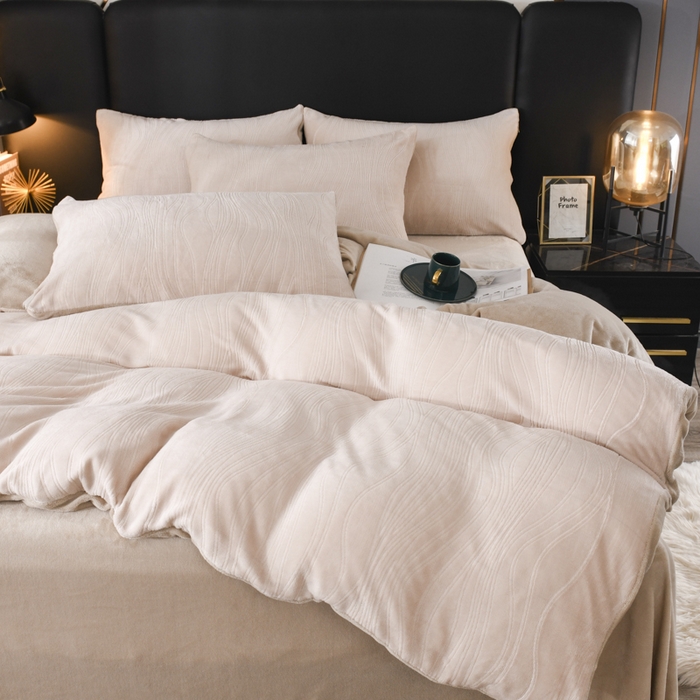 91家纺网 家纺一手货源 找家纺 米瑞娜 2025新款牛奶绒四件套 律动-奶杏