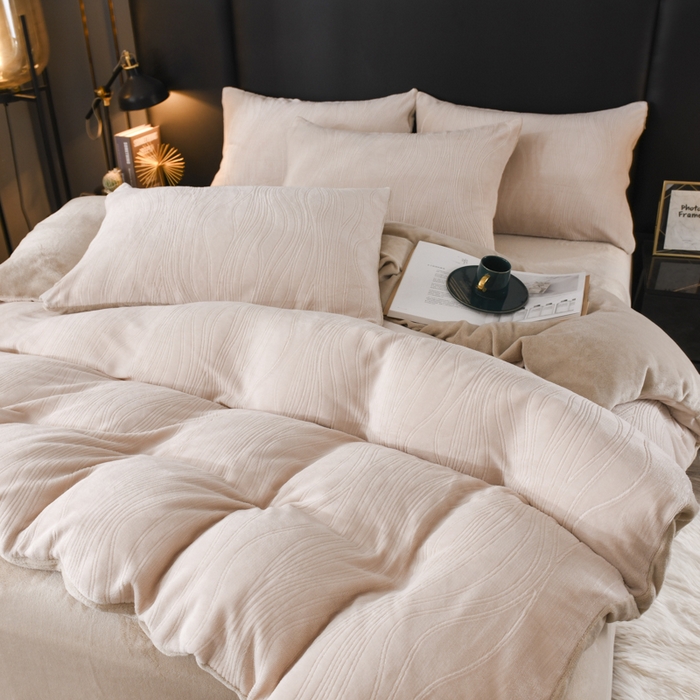 91家纺网 家纺一手货源 找家纺 米瑞娜 2025新款牛奶绒四件套 律动-奶杏