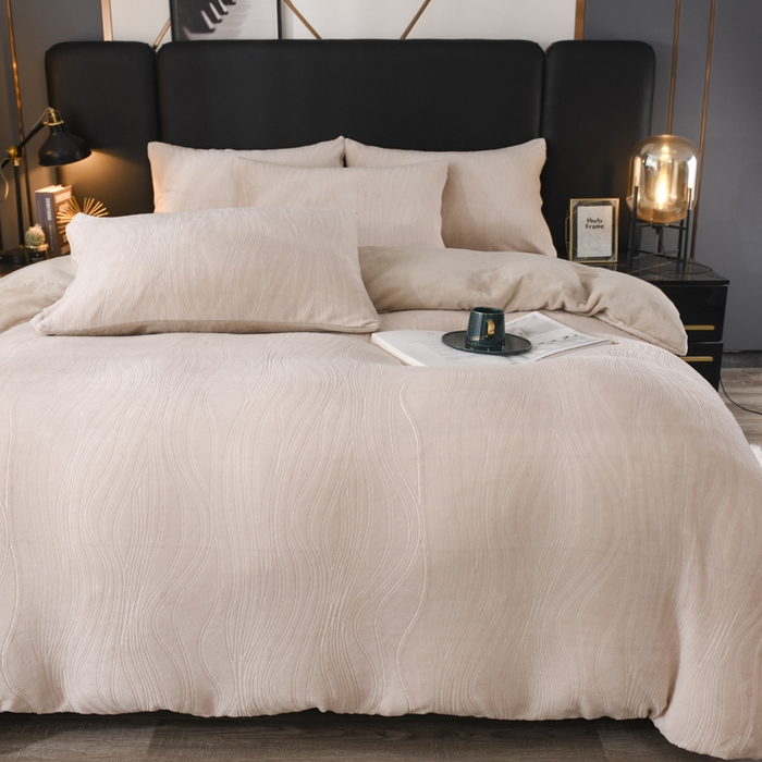 91家纺网 家纺一手货源 找家纺 米瑞娜 2025新款牛奶绒四件套 律动-奶杏