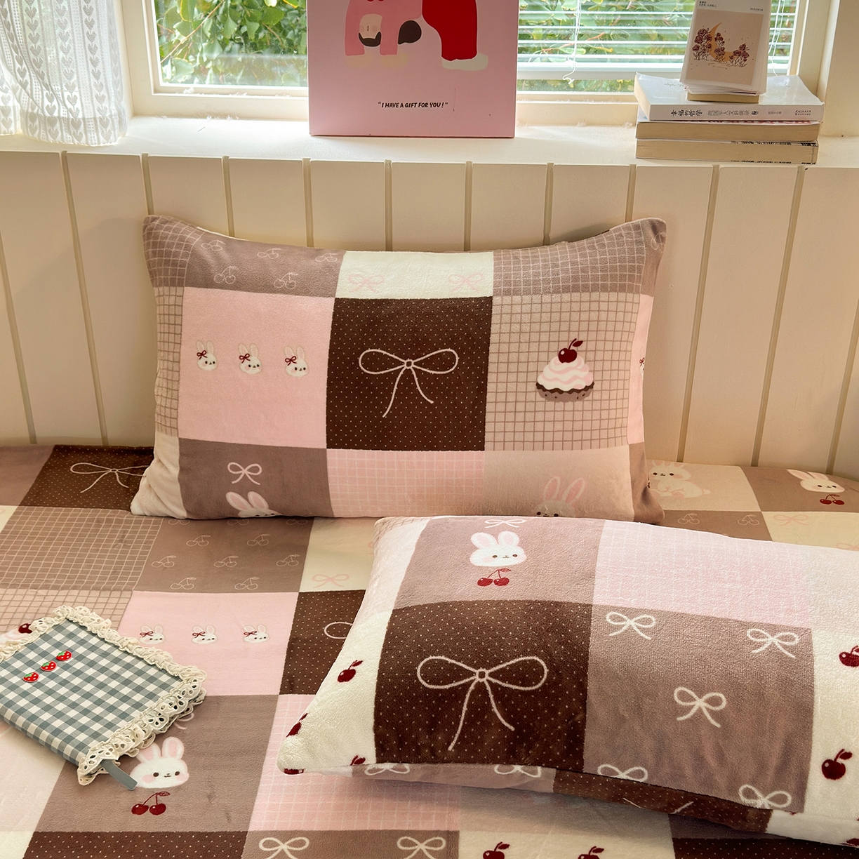 丽美人家纺 2025新款牛奶绒小版枕套 拼布蝴蝶兔