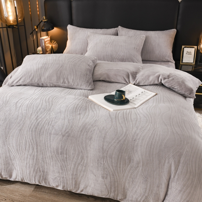 91家纺网 家纺一手货源 找家纺 米瑞娜 2025新款牛奶绒四件套 律动-浅灰