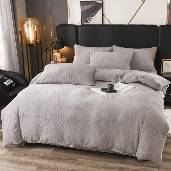 91家纺网 家纺一手货源 找家纺 米瑞娜 2025新款牛奶绒四件套 律动-浅灰