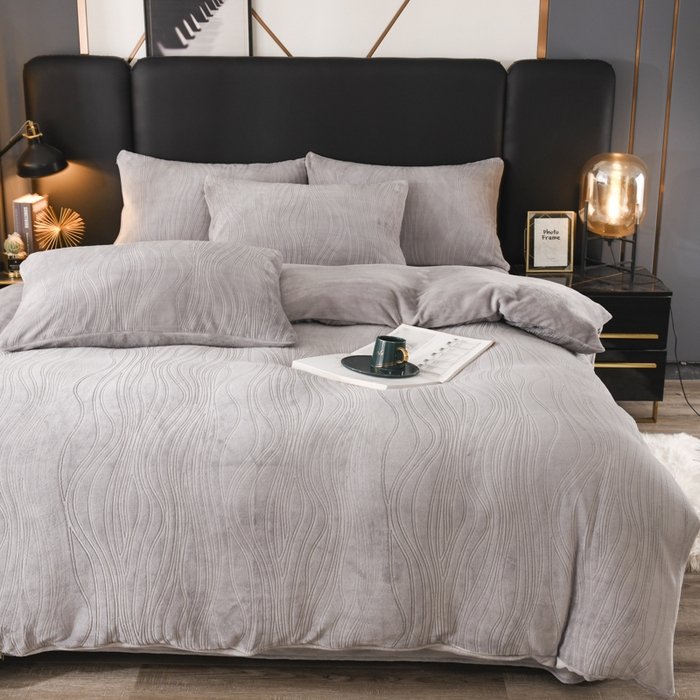 91家纺网 家纺一手货源 找家纺 米瑞娜 2025新款牛奶绒四件套 律动-浅灰