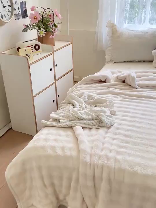 91家纺网 家纺一手货源 找家纺 启发 2025新款泡泡牛奶绒毛毯 泡泡奶白