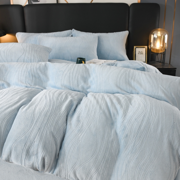 91家纺网 家纺一手货源 找家纺 米瑞娜 2025新款牛奶绒四件套 律动-天蓝