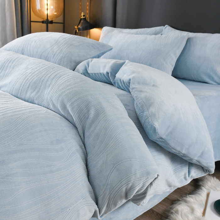 91家纺网 家纺一手货源 找家纺 米瑞娜 2025新款牛奶绒四件套 律动-天蓝