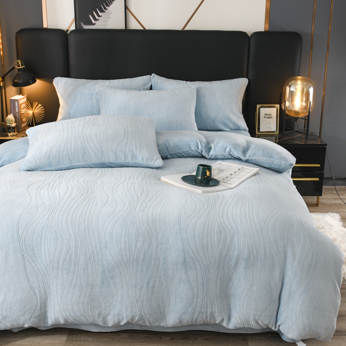 91家纺网 家纺一手货源 找家纺 米瑞娜 2025新款牛奶绒四件套 律动-天蓝