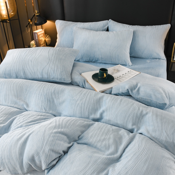 91家纺网 家纺一手货源 找家纺 米瑞娜 2025新款牛奶绒四件套 律动-天蓝