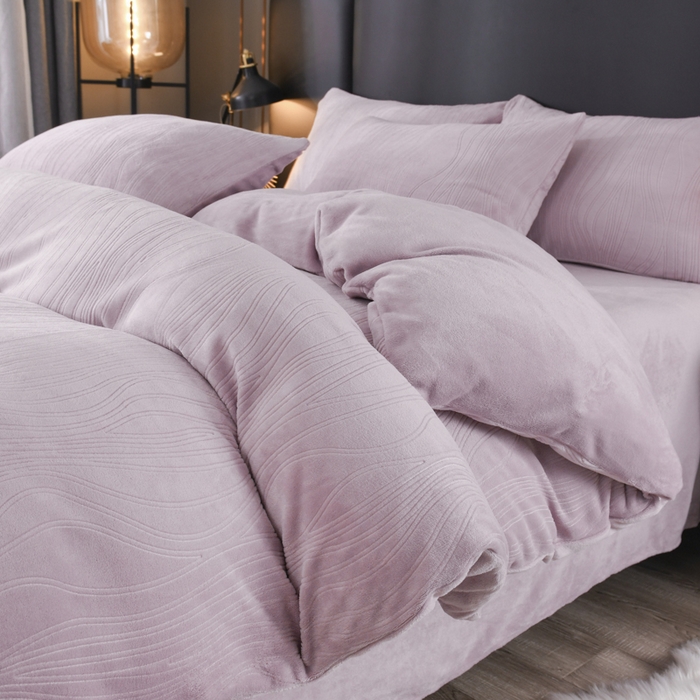 91家纺网 家纺一手货源 找家纺 米瑞娜 2025新款牛奶绒四件套 律动-香芋紫