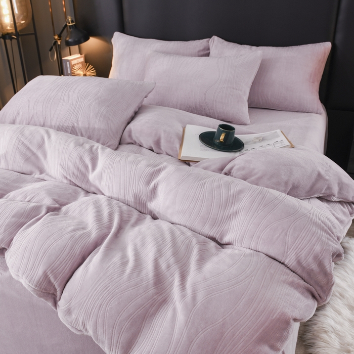 91家纺网 家纺一手货源 找家纺 米瑞娜 2025新款牛奶绒四件套 律动-香芋紫