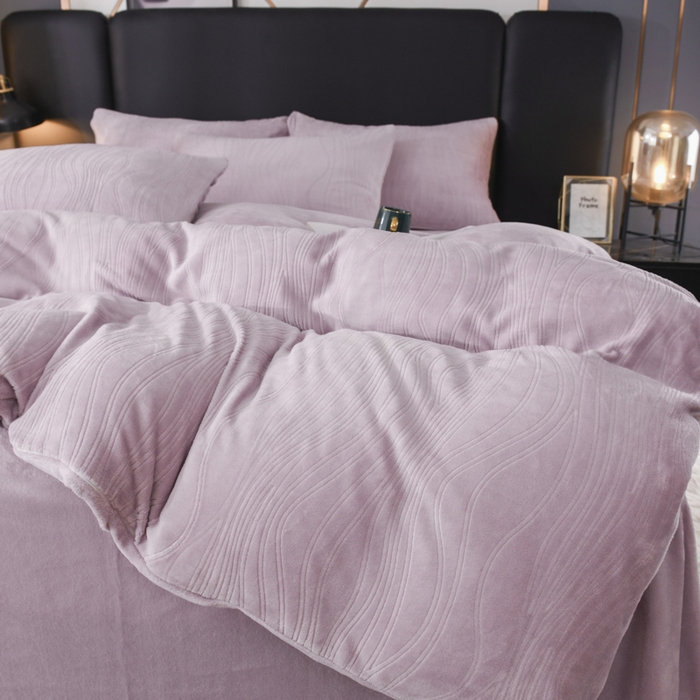 91家纺网 家纺一手货源 找家纺 米瑞娜 2025新款牛奶绒四件套 律动-香芋紫