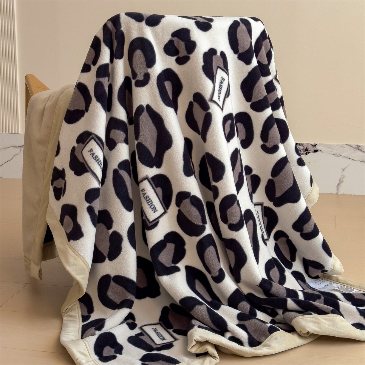 91家纺网 家纺一手货源 找家纺 丝幔家纺 2025新款羊绵绒双层印花毛毯毯子 豹纹星尘