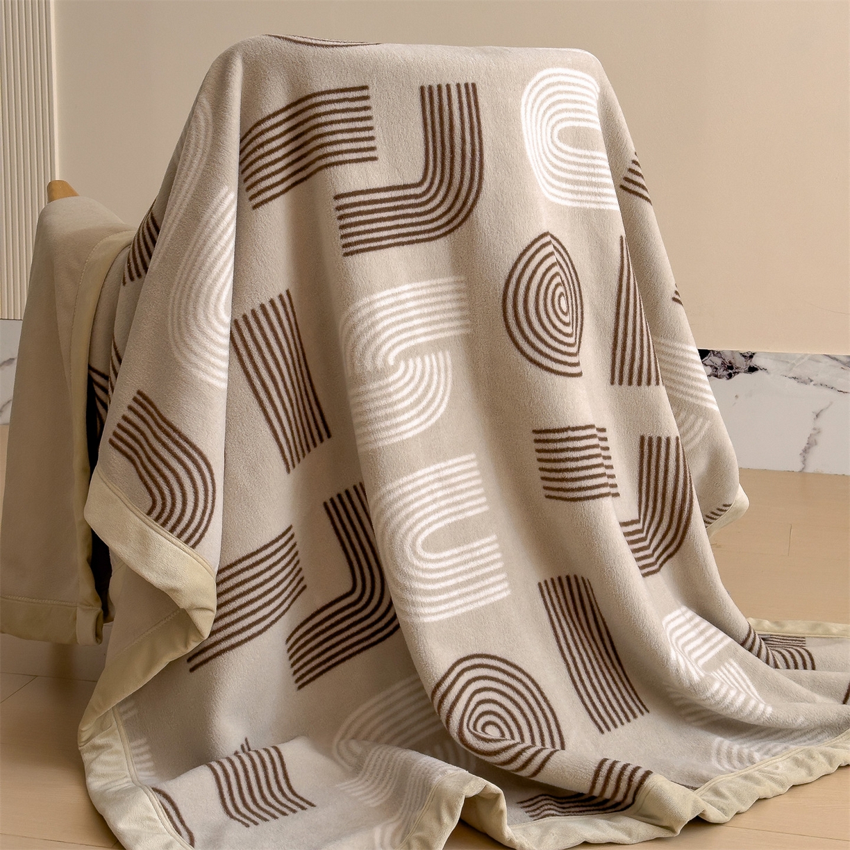 91家纺网 家纺一手货源 找家纺 丝幔家纺 2025新款羊绵绒双层印花毛毯毯子 塔米洛 咖