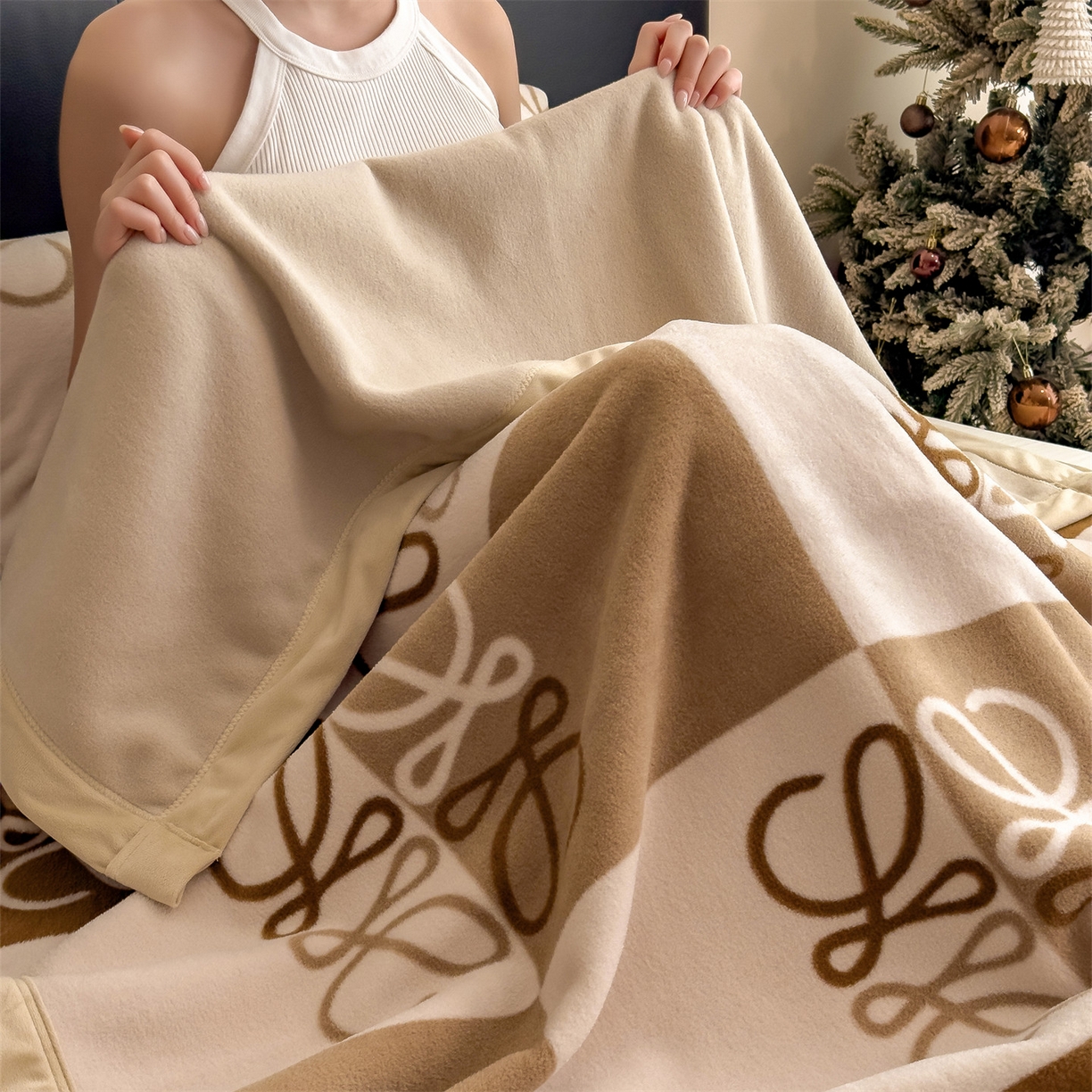 91家纺网 家纺一手货源 找家纺 丝幔家纺 2025新款羊绵绒双层印花毛毯毯子 暮光 咖