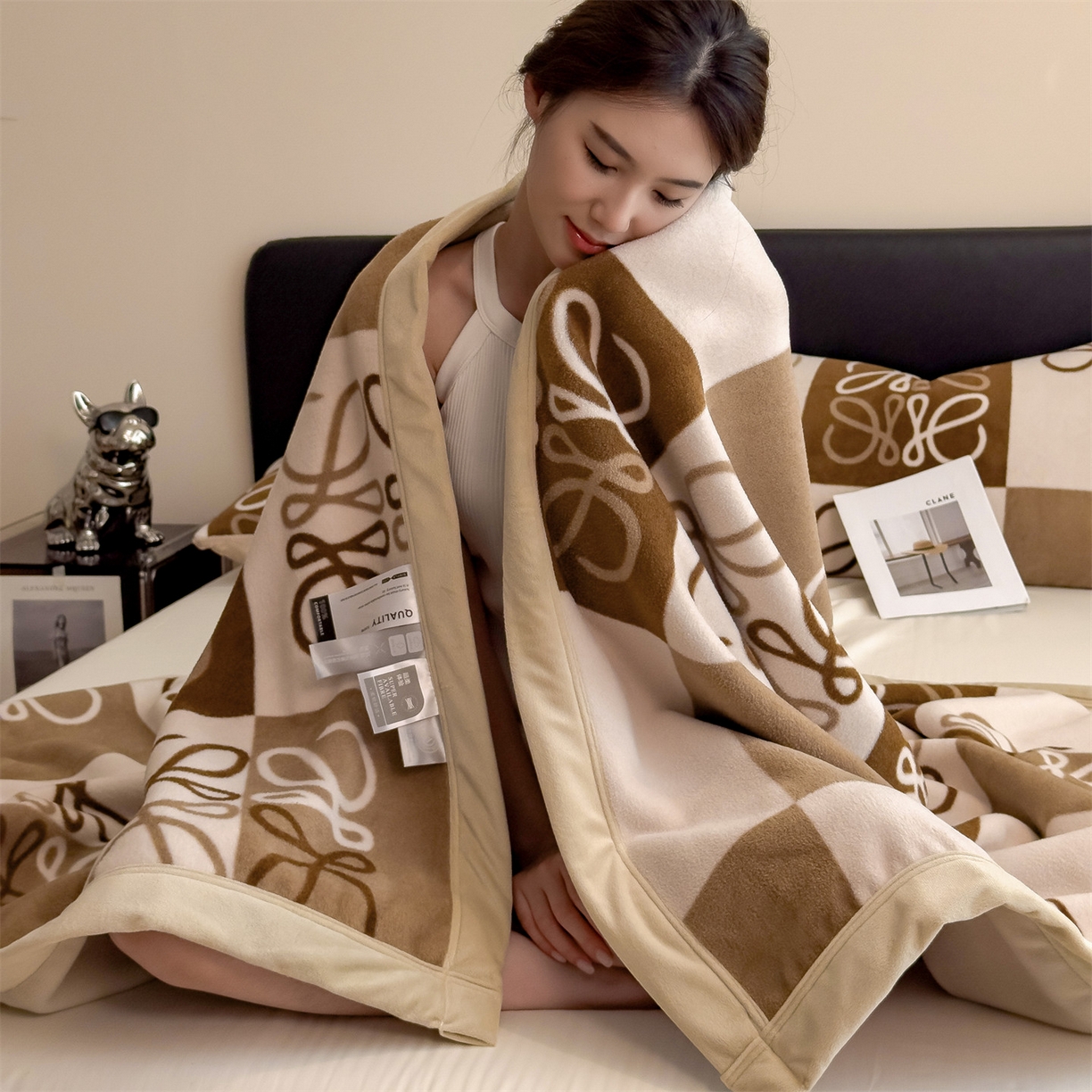 91家纺网 家纺一手货源 找家纺 丝幔家纺 2025新款羊绵绒双层印花毛毯毯子 暮光 咖